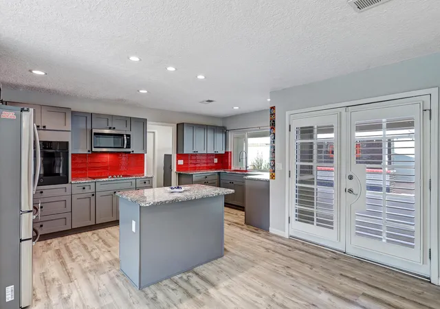 Photo 3 of Sale Pending at 6208 Northland Ave NE, Albuquerque, NM 87109 | MLS# 1108345 | Listing updated on 2026-09-13