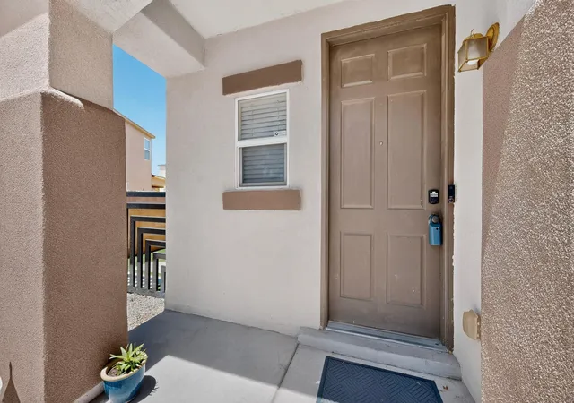 Photo 4 of Sale Pending at 437 Luminoso Dr NW, Albuquerque, NM 87121 | MLS# 1108348 | Listing updated on 2026-09-17