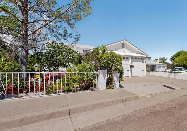 Photo 3 of Single family home for sale at 1805 Stanford Dr Se, Albuquerque, NM 87106 | MLS# 1108377 | Listing updated on 2026-09-11