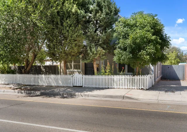 Photo 3 of Single family home for sale at 517 Coal Ave Se, Albuquerque, NM 87102 | MLS# 1108429 | Listing updated on 2026-09-25