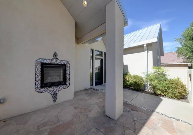 Photo 4 of Single family home for sale at 2204 Via Granada Pl NW, Albuquerque, NM 87104 | MLS# 1108487 | Listing updated on 2026-10-05