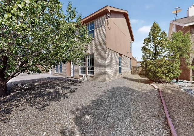 Photo 3 of Sale Pending at 7 Willow Tr, Los Lunas, NM 87031 | MLS# 1108494 | Listing updated on 2026-09-08