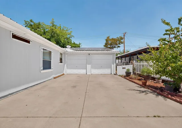 Photo 3 of Manufactured home for sale at 5119 Stream Ct Ne, Albuquerque, NM 87113 | MLS# 1108536 | Listing updated on 2026-09-28