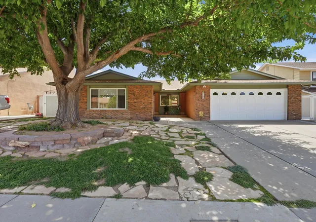 Photo 3 of Sale Pending at 7108 Vivian Dr Ne, Albuquerque, NM 87109 | MLS# 1108520 | Listing updated on 2026-09-05
