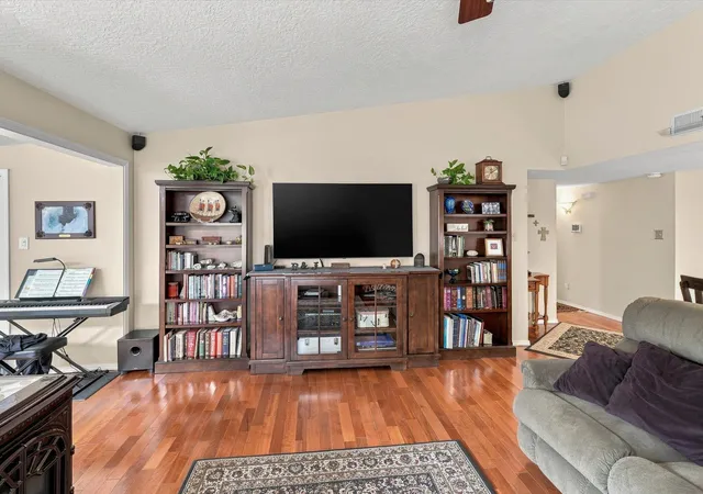 Photo 4 of Sale Pending at 7108 Vivian Dr NE, Albuquerque, NM 87109 | MLS# 1108520 | Listing updated on 2026-09-05