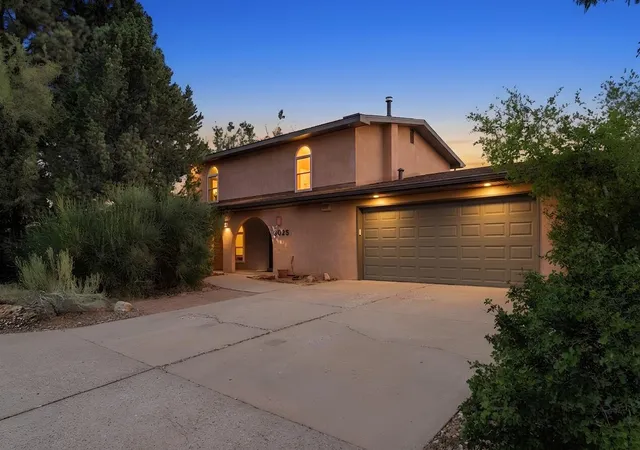 Photo 2 of Sale Pending at 3025 Palo Alto Dr Ne, Albuquerque, NM 87111 | MLS# 1108545 | Listing updated on 2026-09-02
