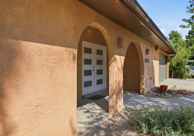 Photo 3 of Sale Pending at 3025 Palo Alto Dr NE, Albuquerque, NM 87111 | MLS# 1108545 | Listing updated on 2026-09-02