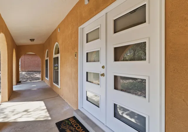 Photo 4 of Sale Pending at 3025 Palo Alto Dr NE, Albuquerque, NM 87111 | MLS# 1108545 | Listing updated on 2026-09-02