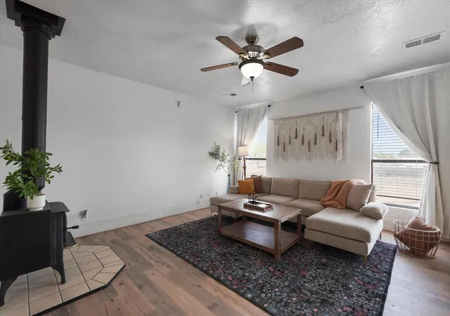 Photo 3 of Sale Pending at 4980 Zirconia Dr Ne, Rio Rancho, NM 87124 | MLS# 1108561 | Listing updated on 2026-09-08