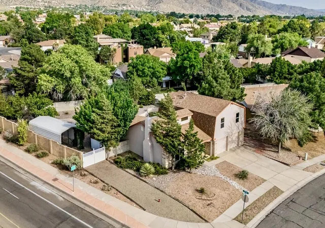 Photo 2 of Sale Pending at 5612 Chelwood Park Blvd Ne, Albuquerque, NM 87111 | MLS# 1108564 | Listing updated on 2026-10-05