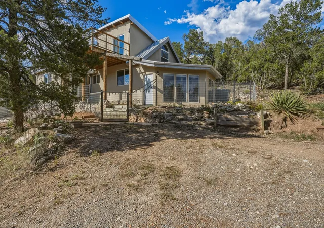 Photo 1 of Sale Pending at 106 Mountain Valley Dr, Edgewood, NM 87015 | MLS# 1108571 | Listing updated on 2026-09-02