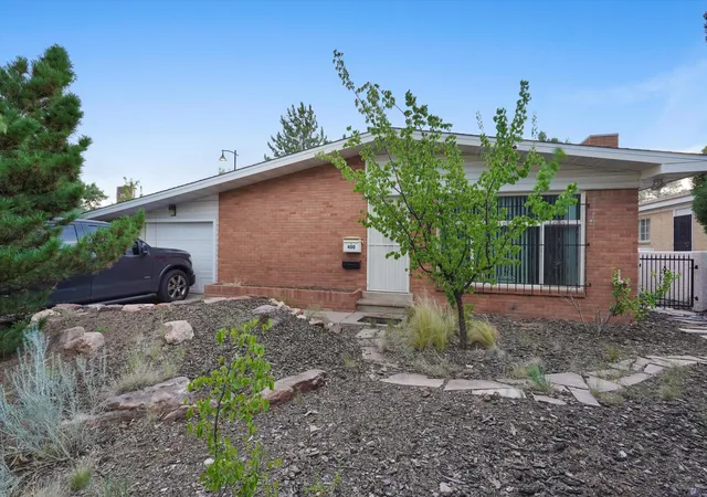 Photo 1 of Single family home for sale at 400 Sierra Dr Se, Albuquerque, NM 87108 | MLS# 1108627 | Listing updated on 2026-09-07