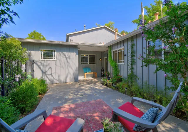 Photo 3 of Sale Pending at 1311 Park Ave Sw, Albuquerque, NM 87102 | MLS# 1108723 | Listing updated on 2026-09-11