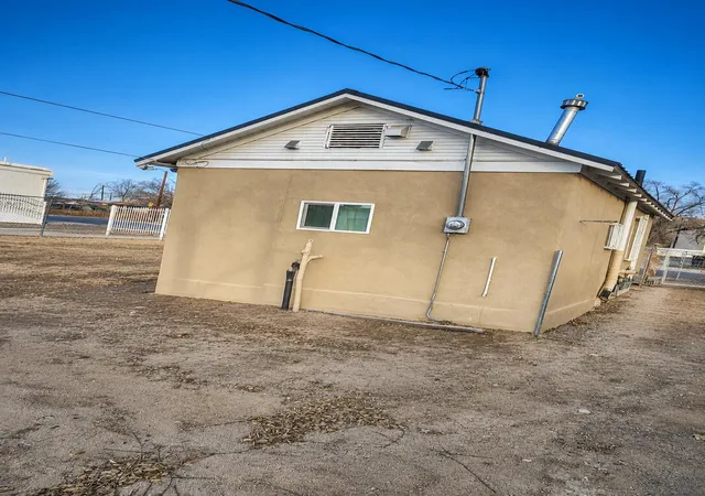 Photo 3 of Multi family home for sale at 1709 Walter St Se, Albuquerque, NM 87102 | MLS# 1108732 | Listing updated on 2026-09-04