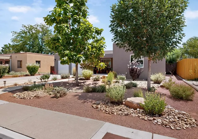 Photo 2 of Sale Pending at 328 Fontana Pl Ne, Albuquerque, NM 87108 | MLS# 1108734 | Listing updated on 2026-09-10