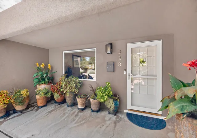 Photo 3 of Sale Pending at 328 Fontana Pl Ne, Albuquerque, NM 87108 | MLS# 1108734 | Listing updated on 2026-09-10