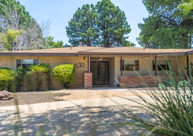 Photo 2 of Single family home for sale at 630 Sierra Dr Se, Albuquerque, NM 87108 | MLS# 1108748 | Listing updated on 2026-09-20