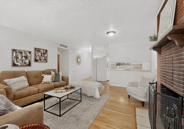 Photo 3 of Sale Pending at 1809 Cornell Dr SE, Albuquerque, NM 87106 | MLS# 1108775 | Listing updated on 2026-09-25