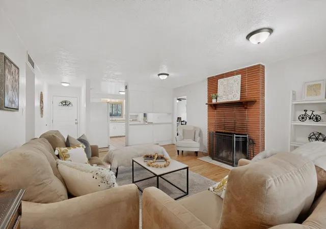 Photo 4 of Sale Pending at 1809 Cornell Dr SE, Albuquerque, NM 87106 | MLS# 1108775 | Listing updated on 2026-09-25