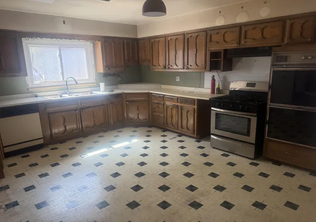 Photo 3 of Sale Pending at 2005 Tapia Blvd Sw, Albuquerque, NM 87105 | MLS# 1108779 | Listing updated on 2026-09-09