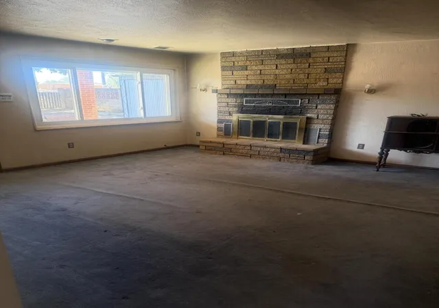 Photo 4 of Sale Pending at 2005 Tapia Blvd SW, Albuquerque, NM 87105 | MLS# 1108779 | Listing updated on 2026-09-09