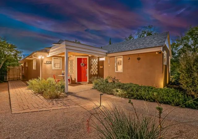 Photo 3 of Sale Pending at 1008 Parkland Pl Se, Albuquerque, NM 87108 | MLS# 1108791 | Listing updated on 2026-09-06