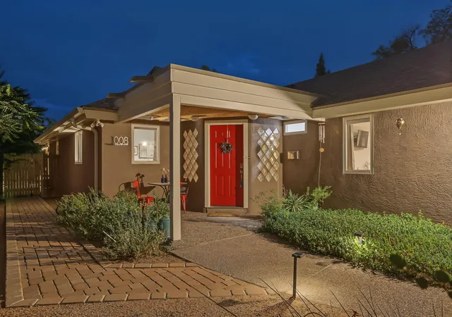 Photo 3 of Sale Pending at 1008 Parkland Pl SE, Albuquerque, NM 87108 | MLS# 1108791 | Listing updated on 2026-09-29