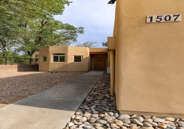 Photo 2 of Single family home for sale at 1507 Kachina Ridge Dr, Santa Fe, NM 87507 | MLS# 1108863 | Listing updated on 2026-09-08