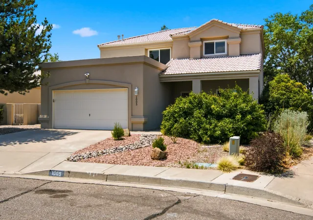 Photo 3 of Single family home for sale at 1005 Chiricahua St Se, Albuquerque, NM 87123 | MLS# 1108865 | Listing updated on 2026-09-09