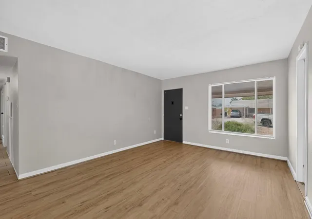 Photo 4 of Sale Pending at 5808 Princess Jeanne Ave NE, Albuquerque, NM 87110 | MLS# 1108906 | Listing updated on 2026-09-08