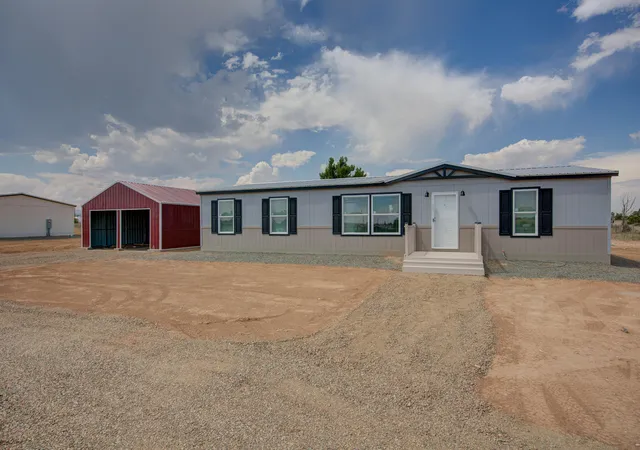 Photo 3 of Manufactured home for sale at 5 Dunkin Rd, Edgewood, NM 87015 | MLS# 1108904 | Listing updated on 2026-09-14