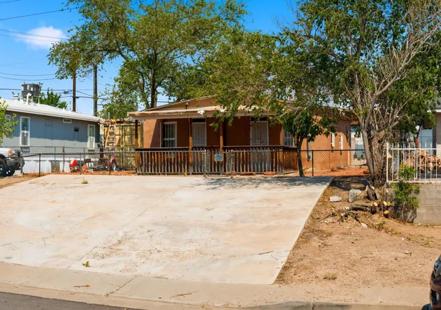 Photo 3 of Sale Pending at 1204 John St SE, Albuquerque, NM 87102 | MLS# 1108964 | Listing updated on 2026-09-25