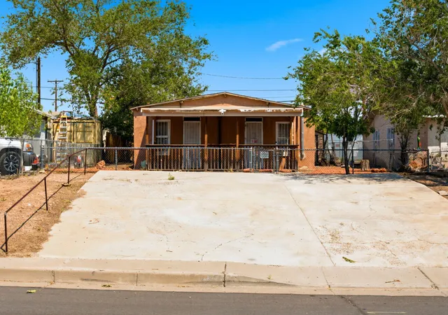 Photo 4 of Sale Pending at 1204 John St SE, Albuquerque, NM 87102 | MLS# 1108964 | Listing updated on 2026-09-25