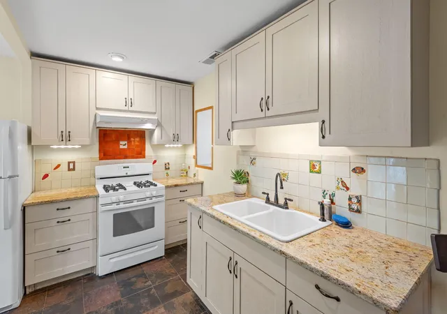 Photo 3 of Single family home for sale at 500 Cromwell Ave SW, Albuquerque, NM 87102 | MLS# 1108975 | Listing updated on 2026-09-18