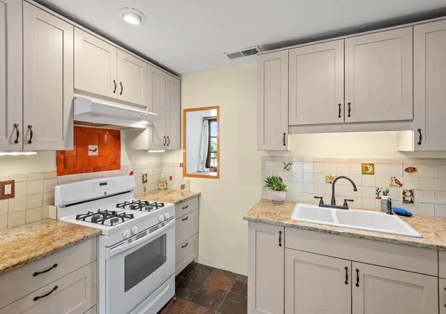 Photo 4 of Single family home for sale at 500 Cromwell Ave SW, Albuquerque, NM 87102 | MLS# 1108975 | Listing updated on 2026-09-18