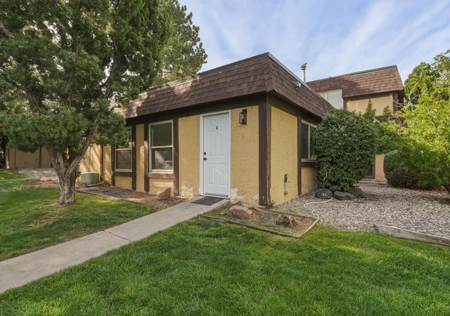 Photo 1 of Sale Pending at 8437 Heights Rd Ne #8A, Albuquerque, NM 87111 | MLS# 1108987 | Listing updated on 2026-09-04
