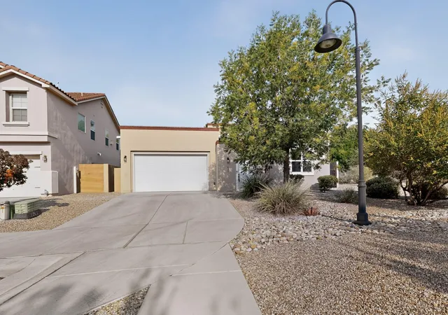 Photo 4 of Single family home for sale at 632 Bosque Verde Ln NW, Albuquerque, NM 87104 | MLS# 1109013 | Listing updated on 2026-09-18