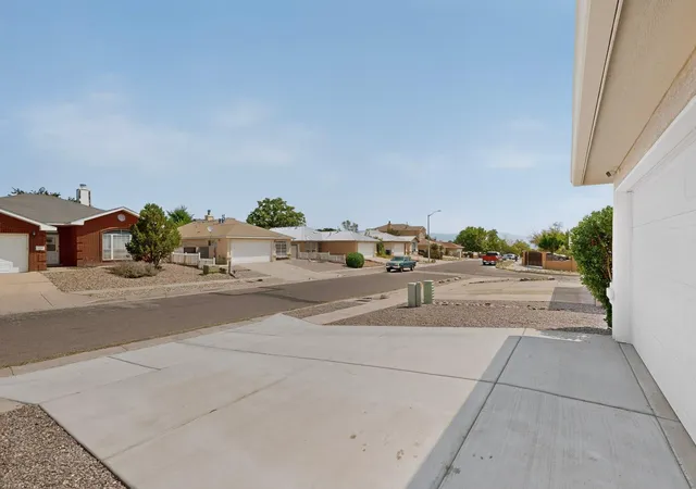 Photo 4 of Single family home for sale at 10504 Connemara Dr SW, Albuquerque, NM 87121 | MLS# 1109081 | Listing updated on 2026-09-18