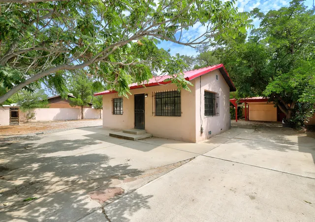 Photo 2 of Sale Pending at 2560 Mervosh Ave SW, Albuquerque, NM 87105 | MLS# 1109084 | Listing updated on 2026-08-31