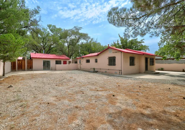 Photo 3 of Sale Pending at 2560 Mervosh Ave SW, Albuquerque, NM 87105 | MLS# 1109084 | Listing updated on 2026-08-31