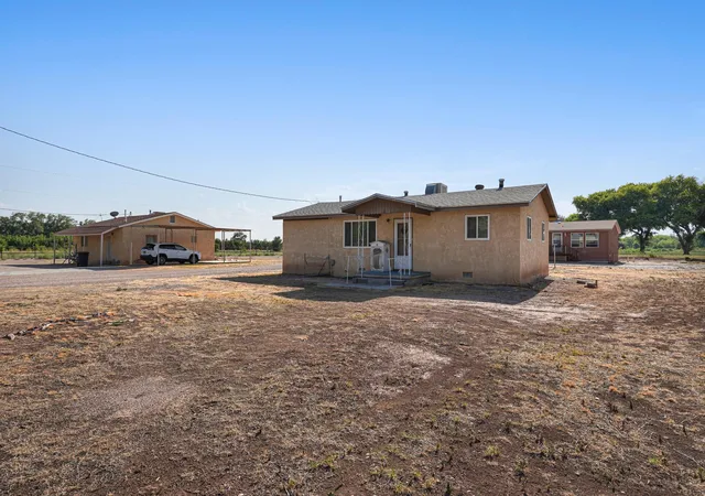 Photo 3 of Single family home for sale at 3 Ernesto Ln, Los Lunas, NM 87031 | MLS# 1109118 | Listing updated on 2026-09-14