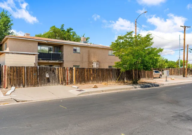 Photo 2 of Sale Pending at 225 Virginia St Se, Albuquerque, NM 87108 | MLS# 1109165 | Listing updated on 2026-08-31