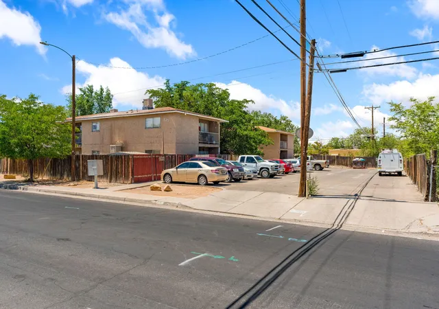 Photo 3 of Sale Pending at 225 Virginia St Se, Albuquerque, NM 87108 | MLS# 1109165 | Listing updated on 2026-08-31