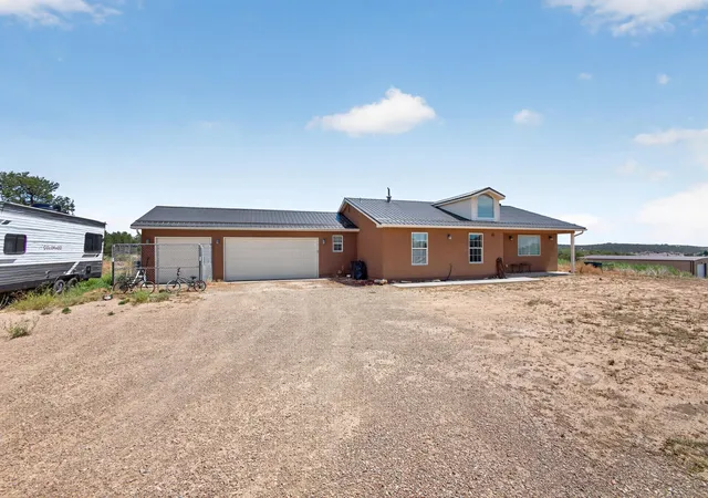 Photo 3 of Single family home for sale at 21 Trade Ct, Edgewood, NM 87015 | MLS# 1109173 | Listing updated on 2026-09-27