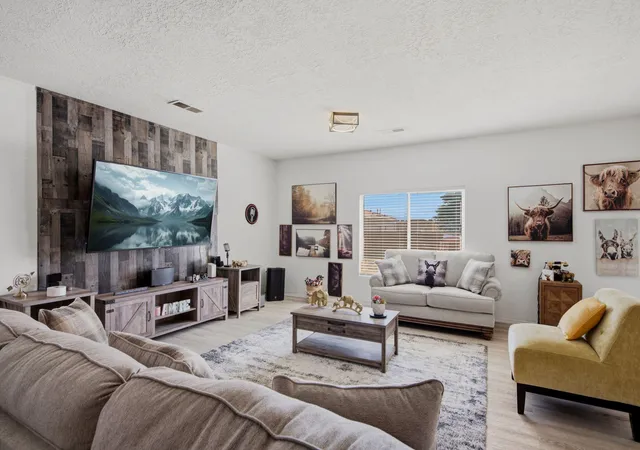 Photo 4 of Single family home for sale at 3128 Rio Linda Dr SW, Albuquerque, NM 87121 | MLS# 1109190 | Listing updated on 2026-08-30