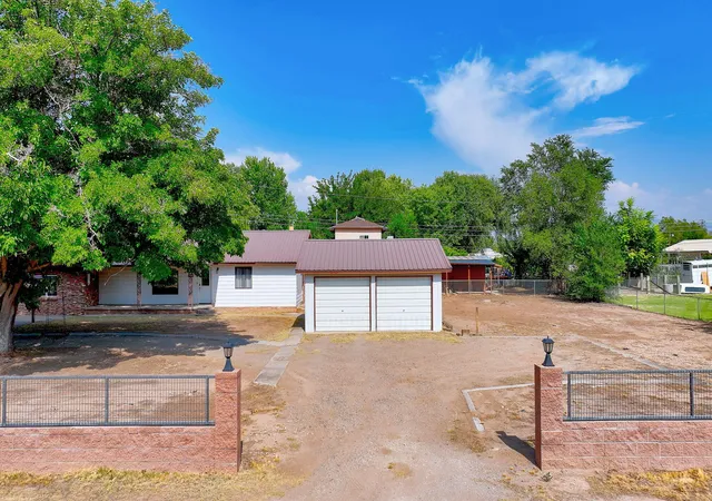 Photo 3 of Single family home for sale at 330 Sego Lily St, Bosque Farms, NM 87068 | MLS# 1109216 | Listing updated on 2026-09-16