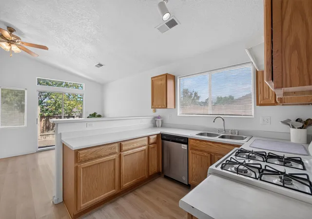Photo 3 of Single family home for sale at 632 Saddle Blanket Trl Sw, Albuquerque, NM 87121 | MLS# 1109225 | Listing updated on 2026-09-05