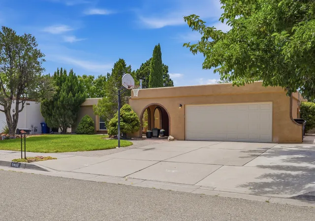 Photo 3 of Sale Pending at 5413 Imperial Ct Ne, Albuquerque, NM 87111 | MLS# 1109253 | Listing updated on 2026-09-17