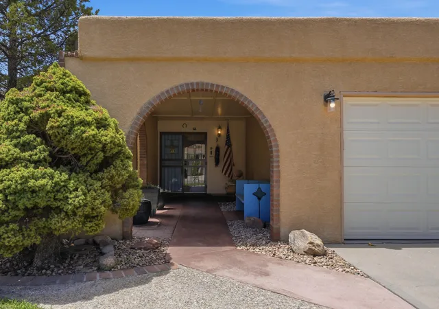 Photo 3 of Sale Pending at 5413 Imperial Ct NE, Albuquerque, NM 87111 | MLS# 1109253 | Listing updated on 2026-09-17