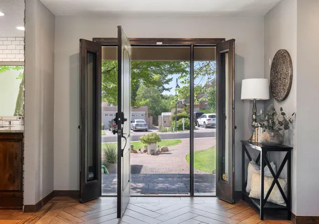 Photo 4 of Single family home for sale at 9806 Greenbrier Rd NE, Albuquerque, NM 87111 | MLS# 1109342 | Listing updated on 2026-09-10